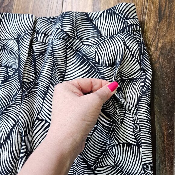 ANN TAYLOR Factory Signature Cropped Pants - Picture 3 of 9